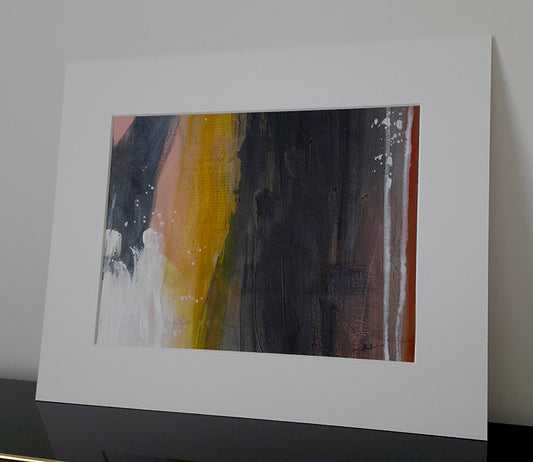 Peinture abstraite contemporaine sur toile noire et ocre avec textures brutes, coulures blanches et composition minérale moderne. Avec passe partout 40x50cm