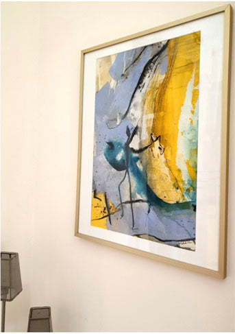 Allégresse – Peinture abstraite bleu et jaune 29x44cm, cadre Nielsen or mat | Kellestom
