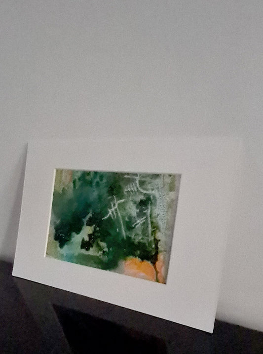 peinture abstraite dominante verte avec de l'orange clair en bas à droite 20x30cm par Kellestom
