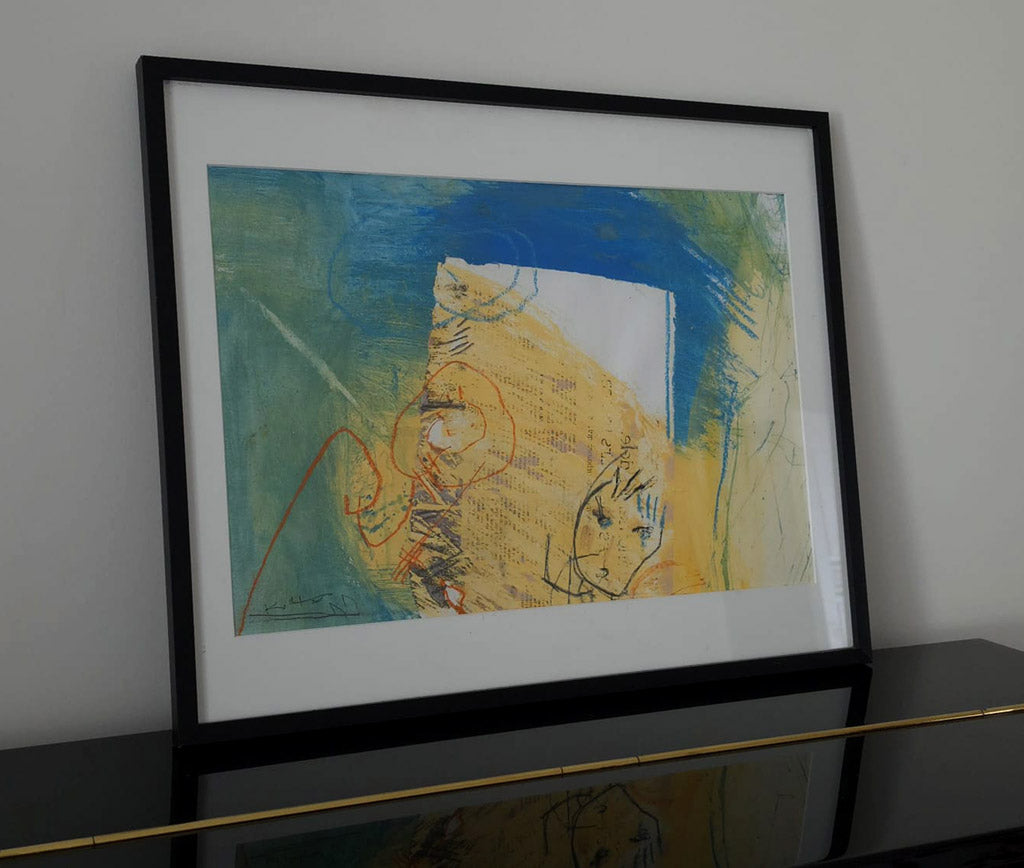 "l' Echo du quotidien" peinture aux couleurs contrastées, et le visage dessiné qui semble émerger du papier journal. Peinture technique mixte ecriture inversé  journal jaune et bleu Kellestom 