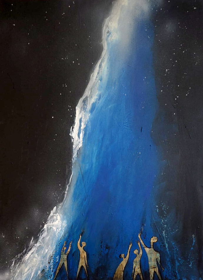 une peinture abstraite se distingue par un contraste saisissant entre l'obscurité profonde d'un arrière-plan noir nuit, parsemé de fines projections blanches évoquant un ciel étoilé, et une immense faille verticale d'un bleu vibrant et lumineux. 100x73cm