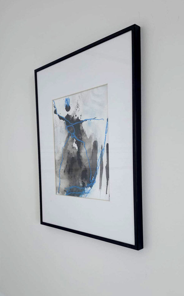 Peinture abstraite contemporaine noir gris et bleu électrique encadrée noir 30x40 cm œuvre originale Kellestom